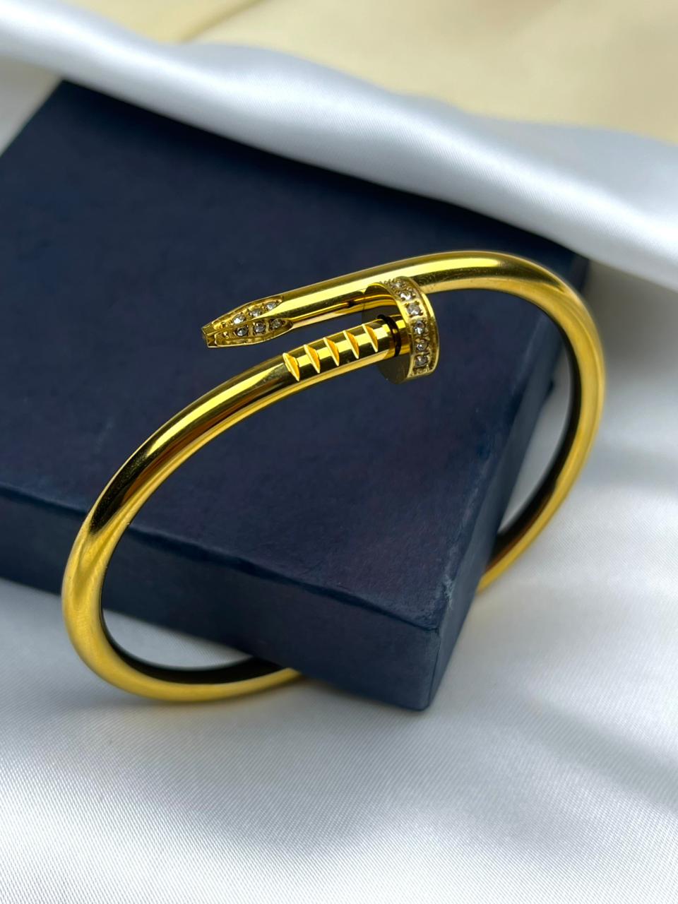 Car-tier Nail Armlet With Stones