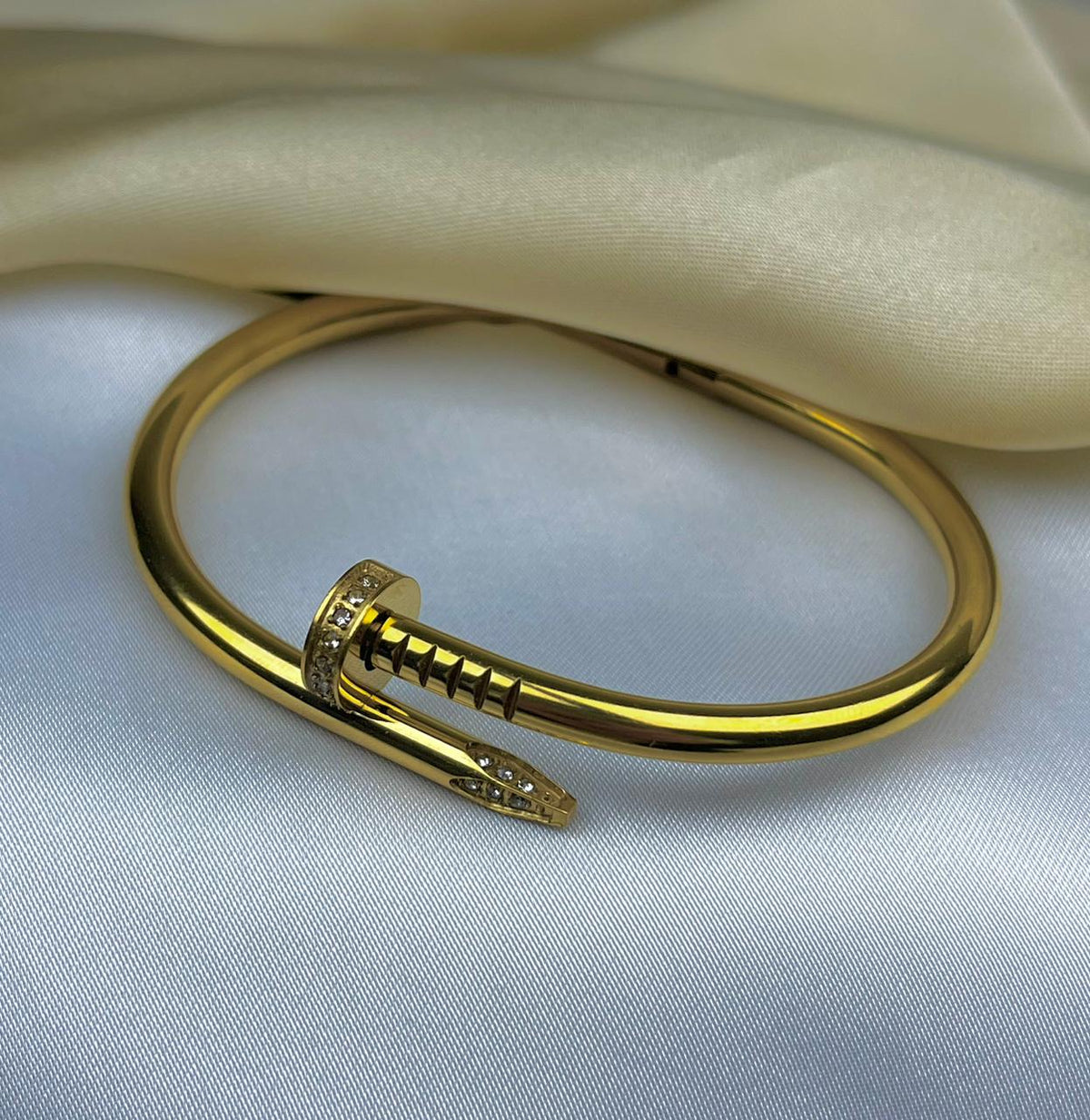 Car-tier Nail Armlet With Stones
