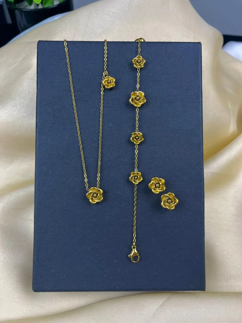 Elegant Rose Blossom Jewelry Set