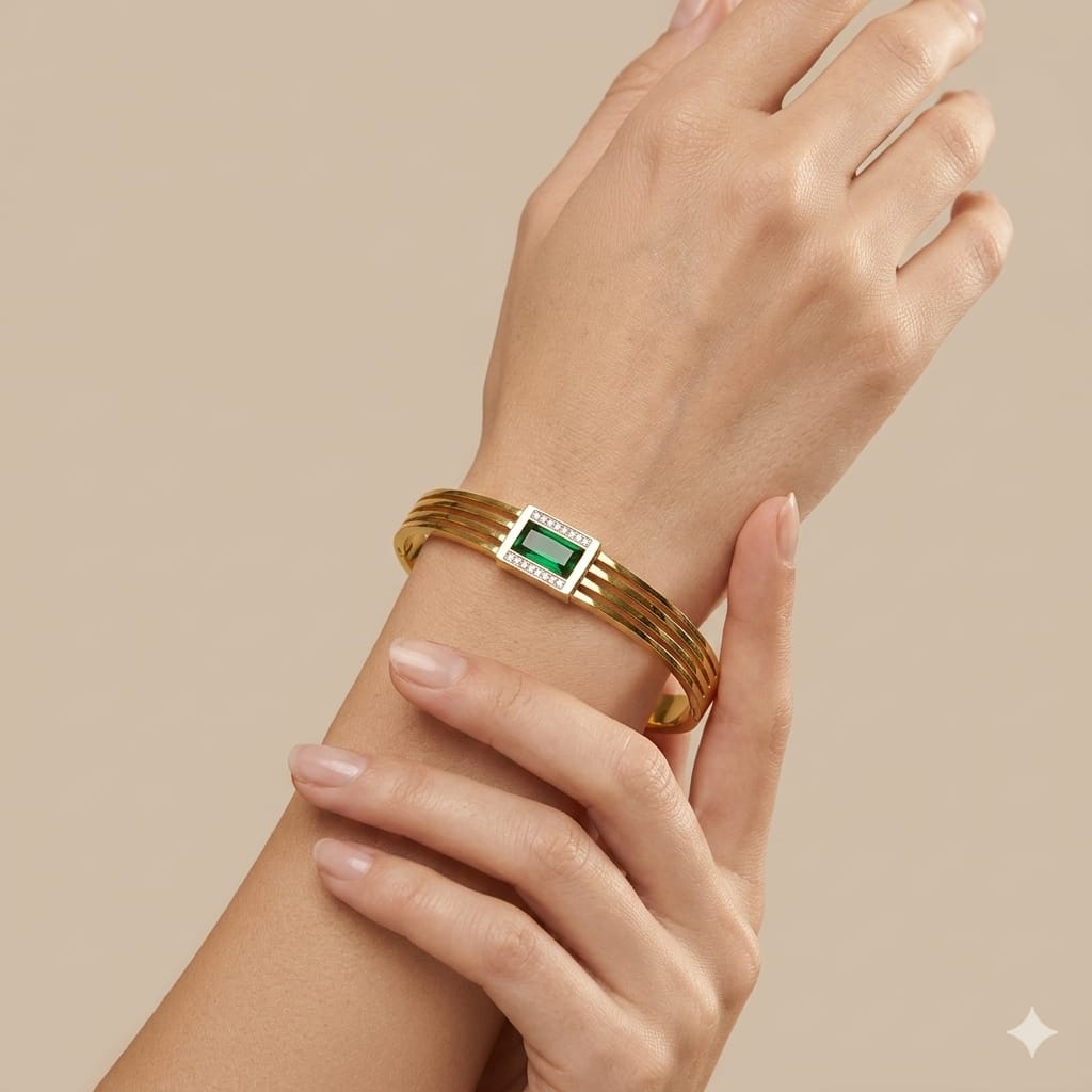 Emerald Glow Armlet