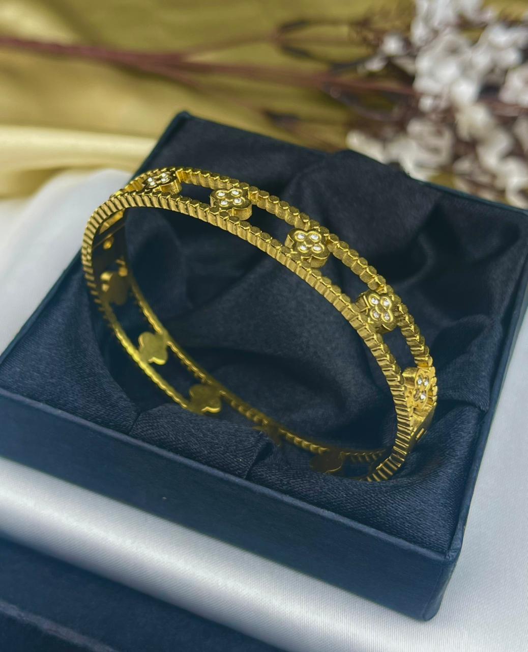 Minimal Floral Armlet