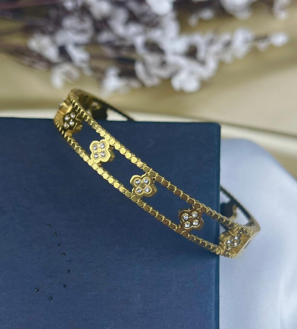 Minimal Floral Armlet