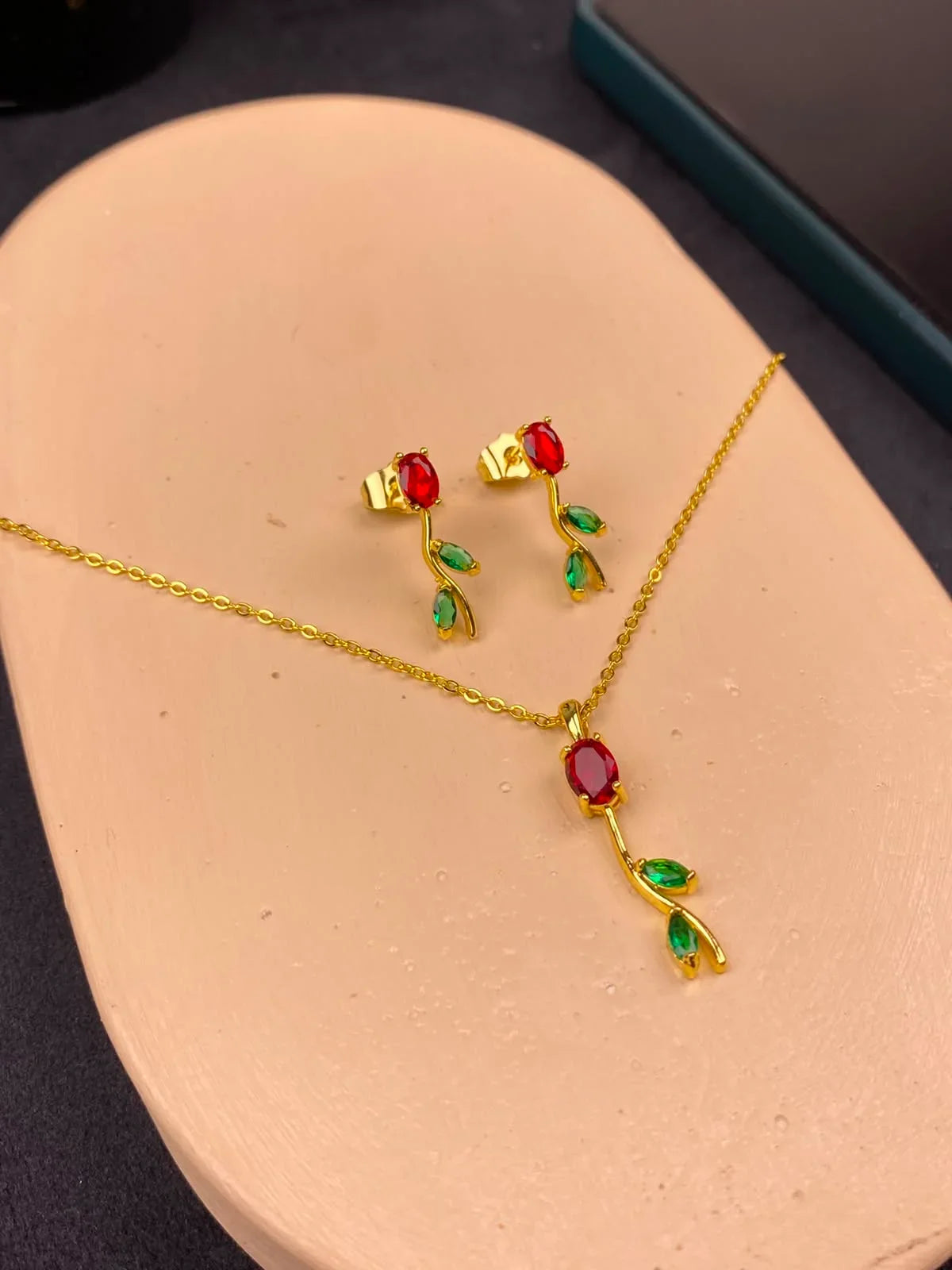 Trendy Tulip Necklace set