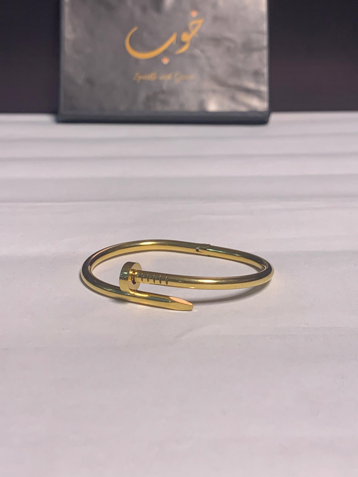 Car-tier Nail Armlet