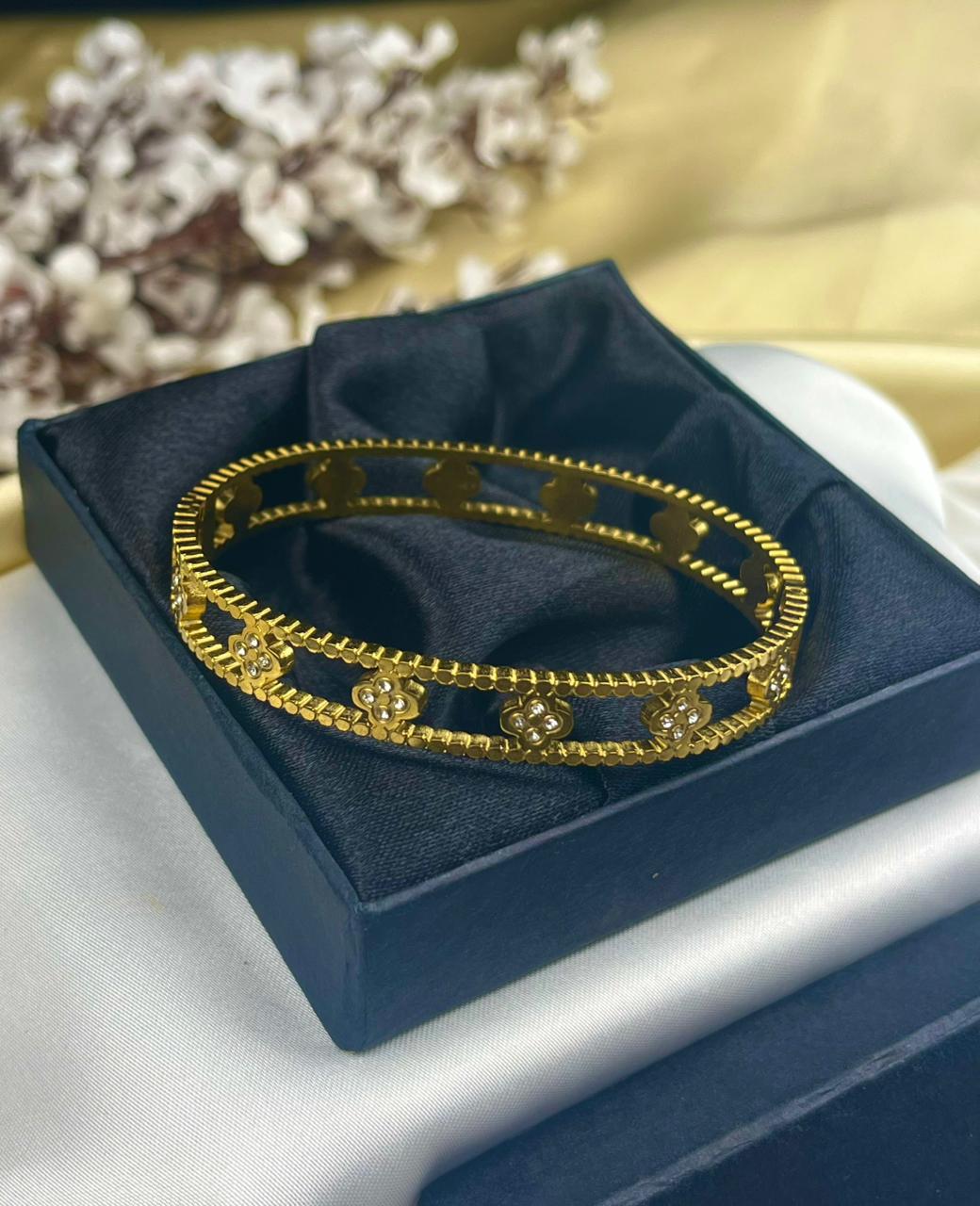 Minimal Floral Armlet