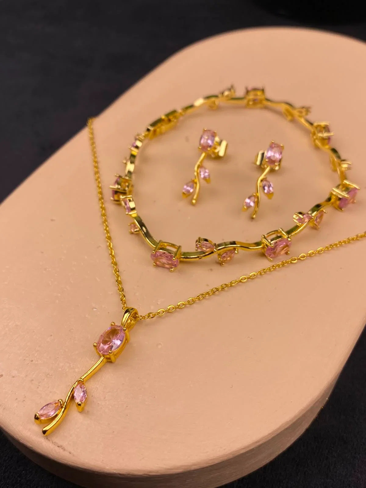 Tulip Necklace Set With Bracelet
