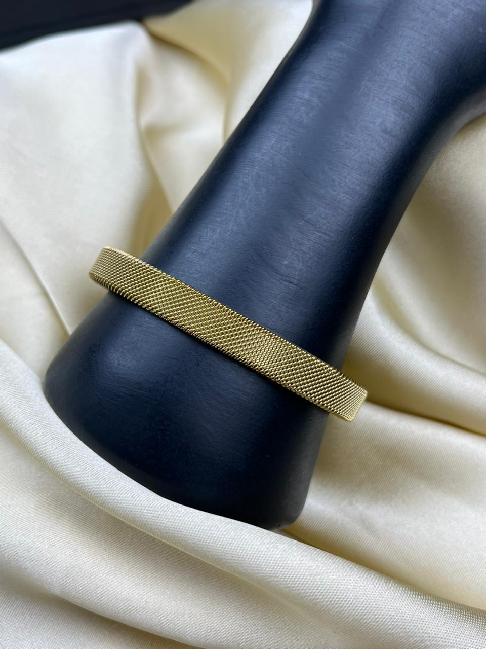 Tuxedo Handcuff