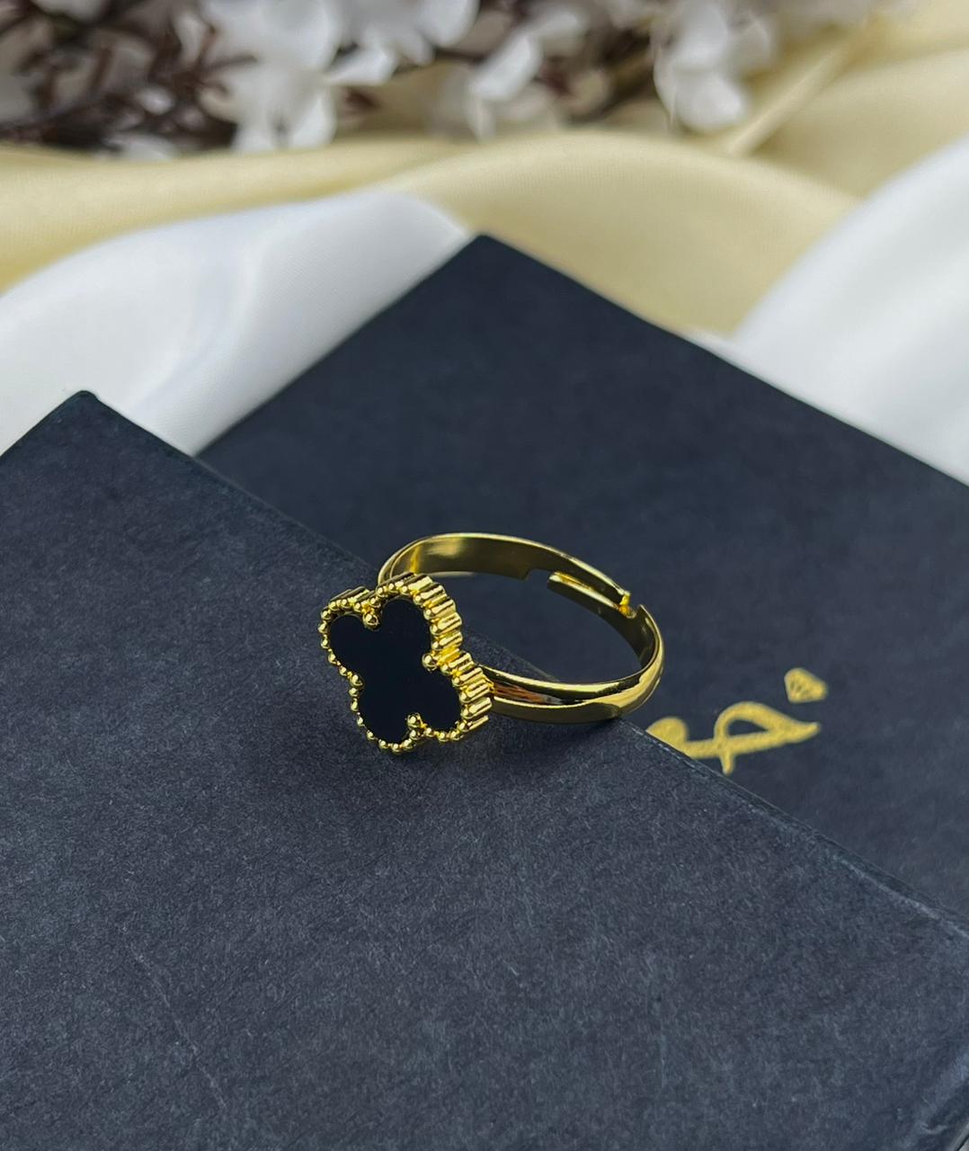 Leaf Clover Ring